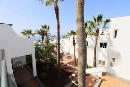 Appartement in het centrum van Puerto del Carmen met zeezicht en zwembad!